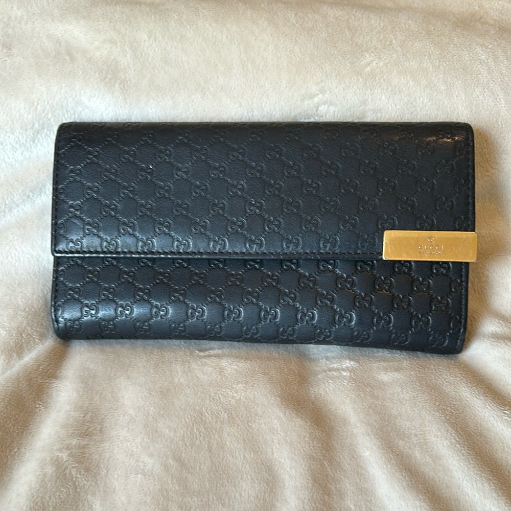 Gucci Microguccissima Black Leather Wallet with Gold Accent - Picture 12 of 12